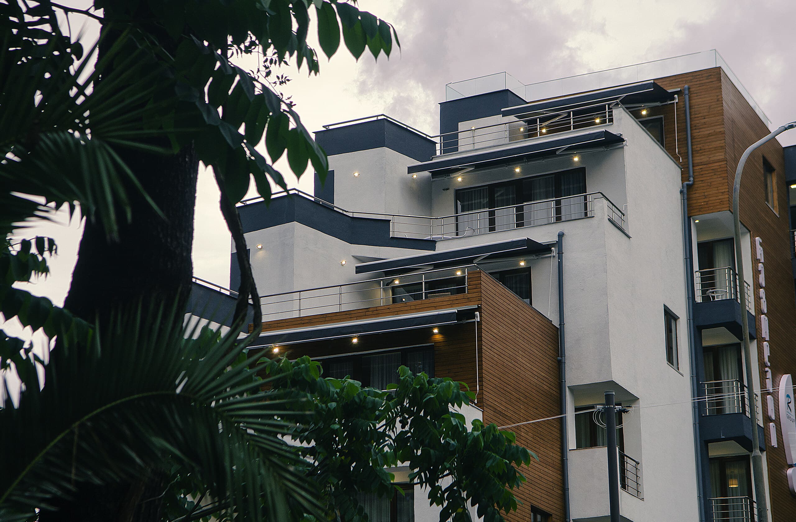 Resolute Hotel — სასტუმროს ტერიტორია