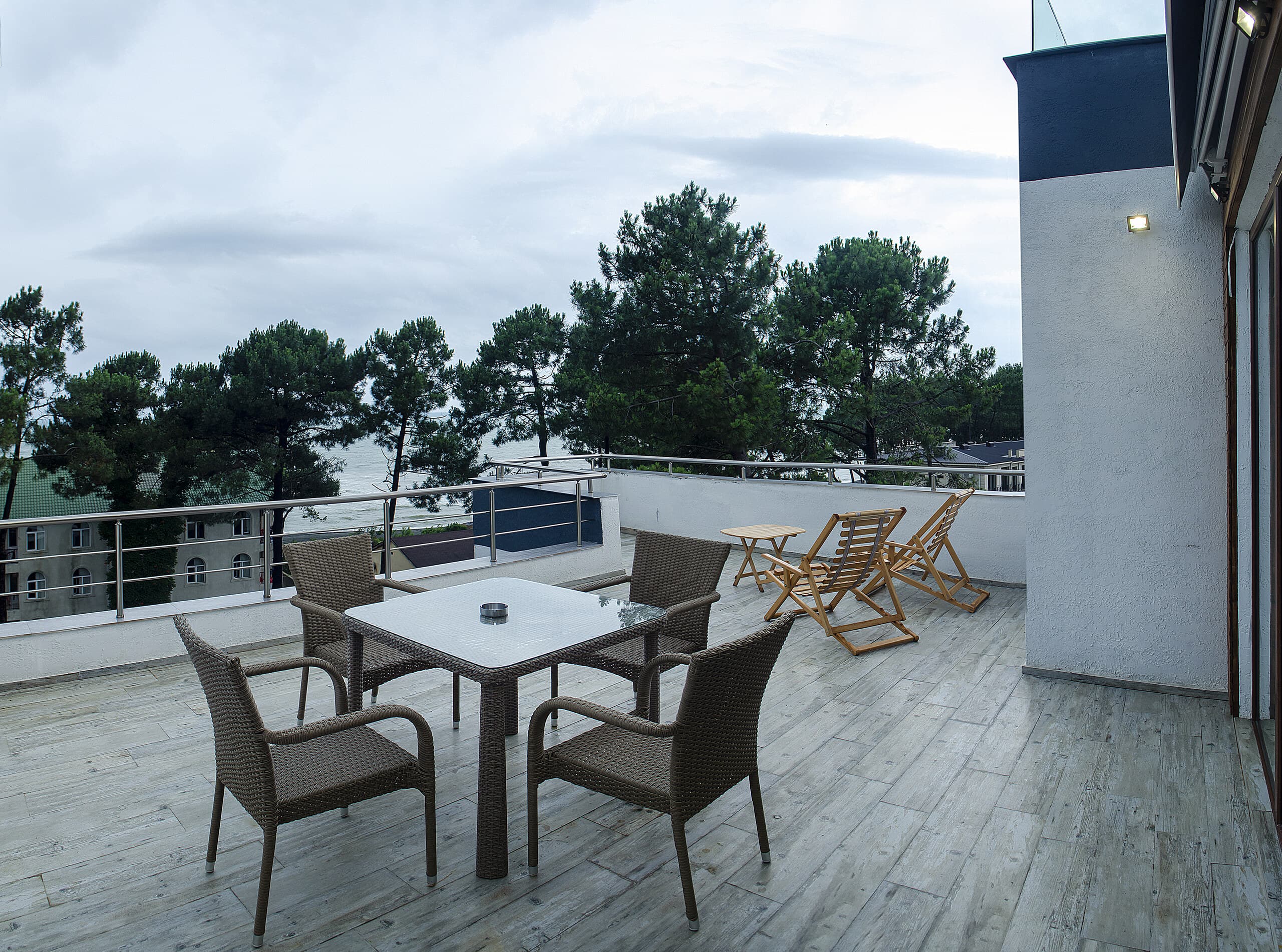 Resolute Hotel — სასტუმროს ტერიტორია