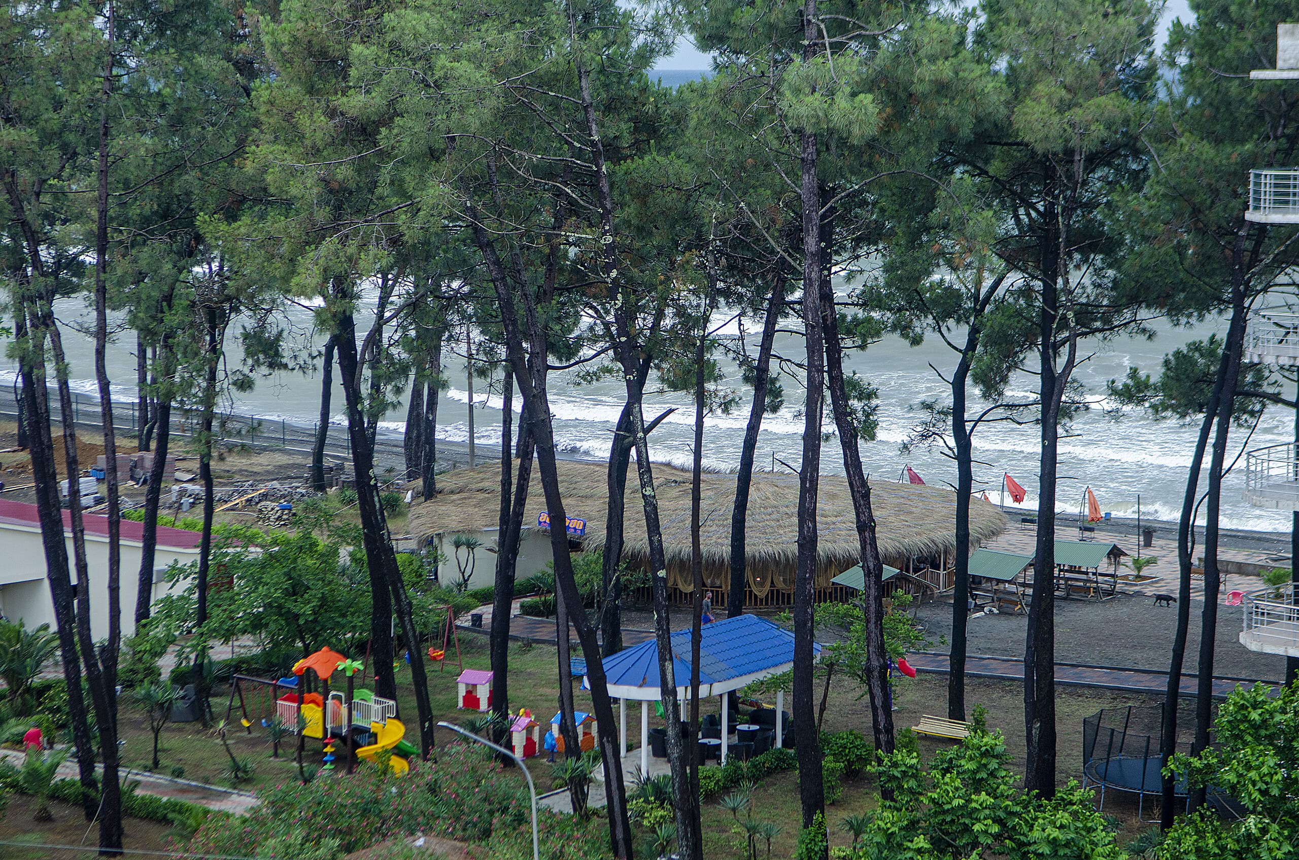 Resolute Hotel — სასტუმროს ტერიტორია