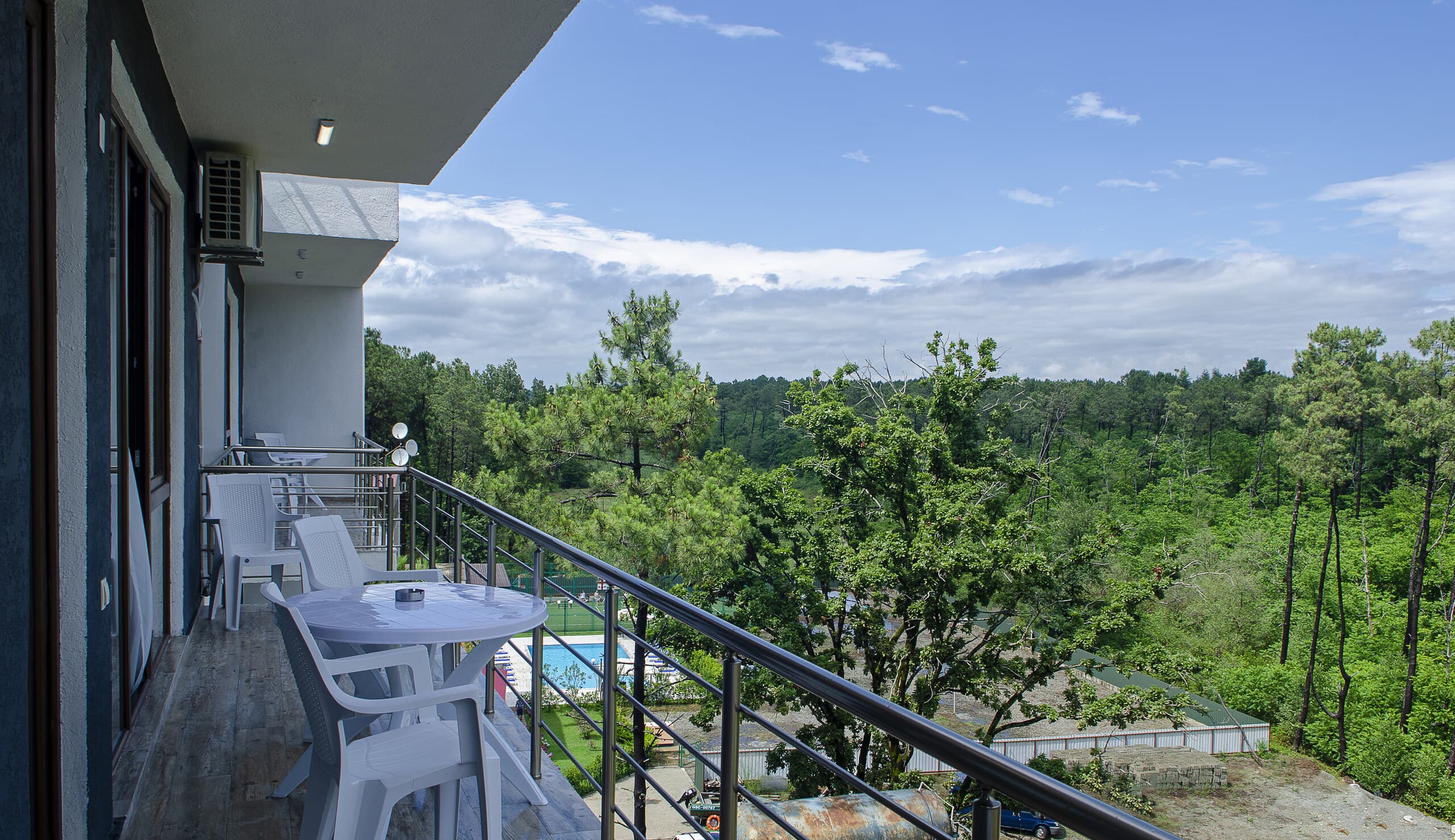 Resolute Hotel — სასტუმროს ტერიტორია