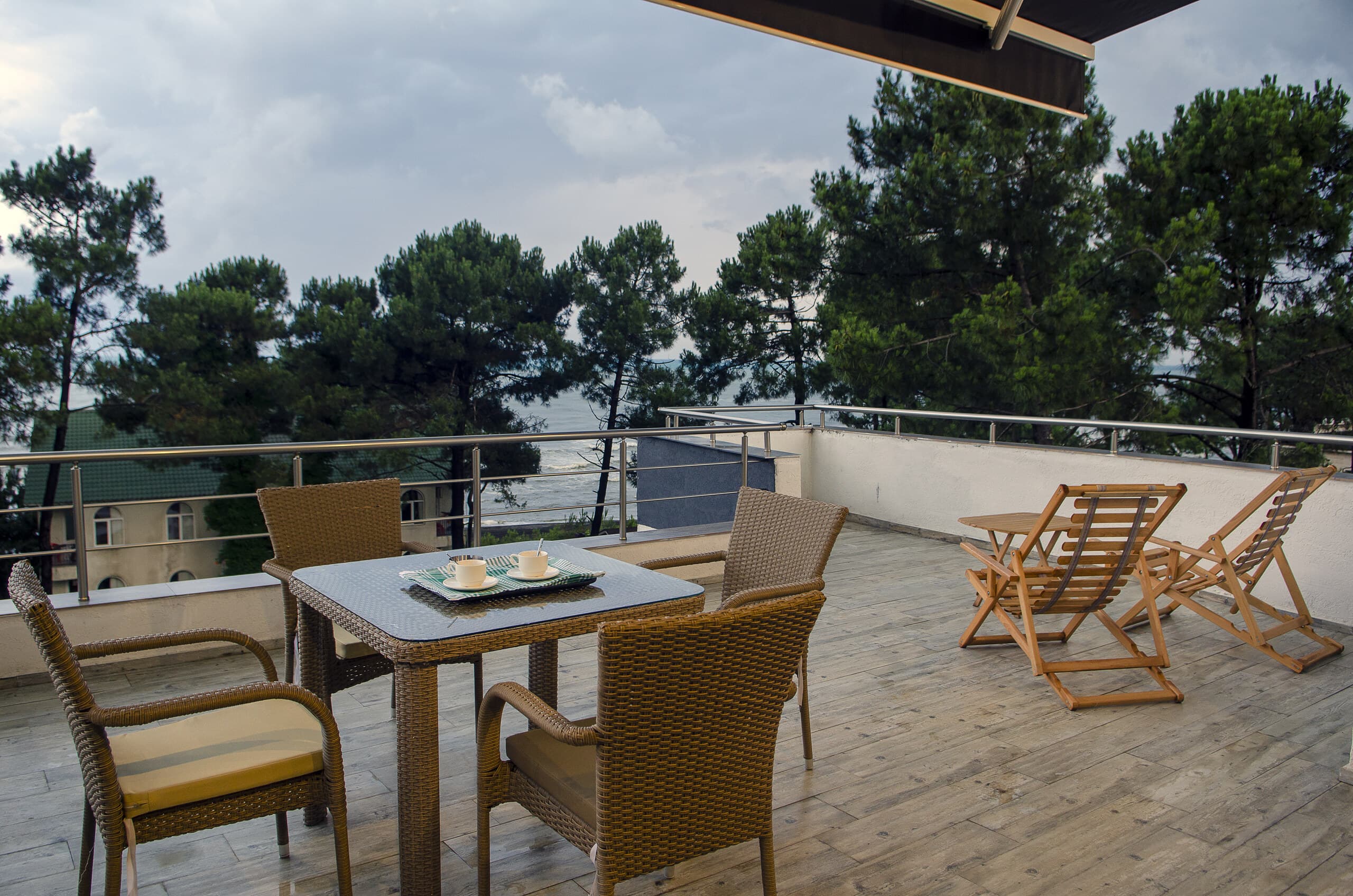 Resolute Hotel — სასტუმროს ტერიტორია